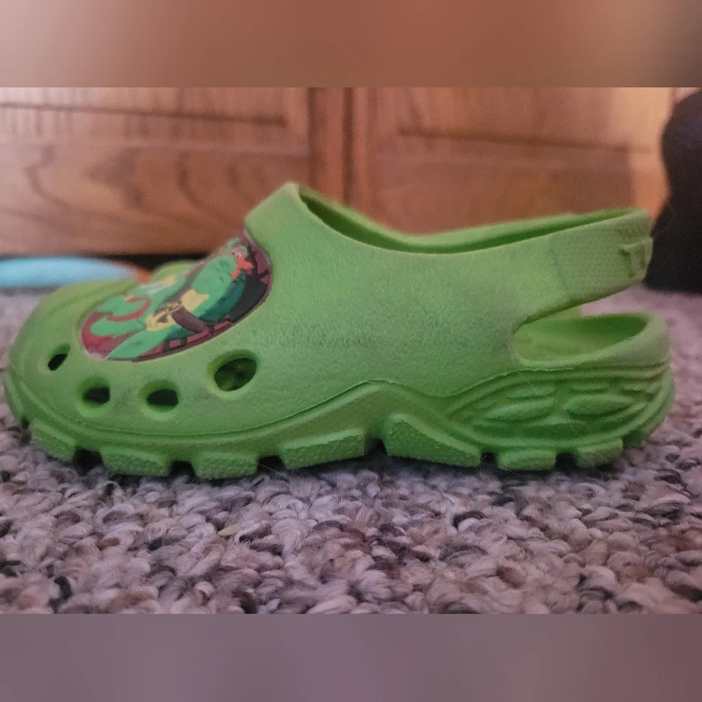 Teenage Ninja Turtles Kids Slip On Shoes Size 9/10‎